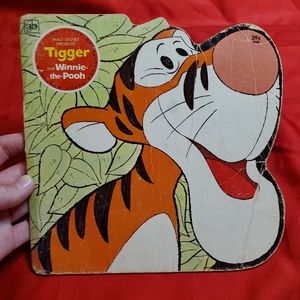 3for$25 Vintage A Golden Shape Book Walt Disney Tigger And Winnie-the-Pooh 1976